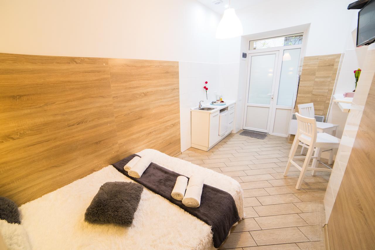 Smart Apartment On Filatova Лвив Екстериор снимка