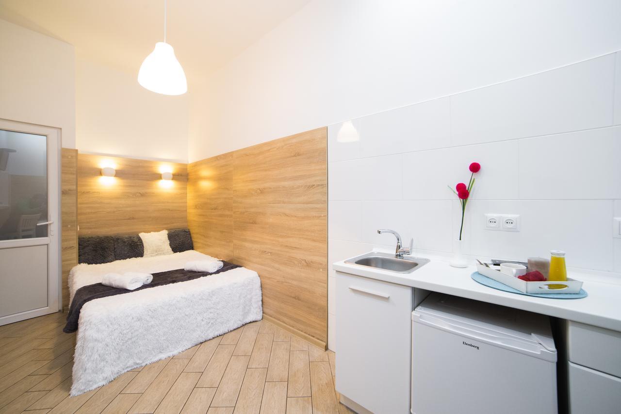 Smart Apartment On Filatova Лвив Екстериор снимка