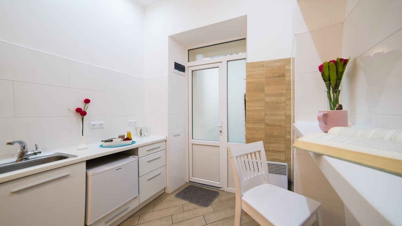 Smart Apartment On Filatova Лвив Екстериор снимка