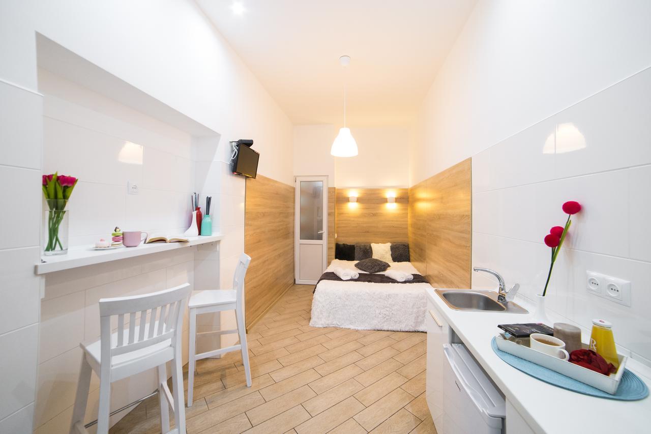 Smart Apartment On Filatova Лвив Екстериор снимка