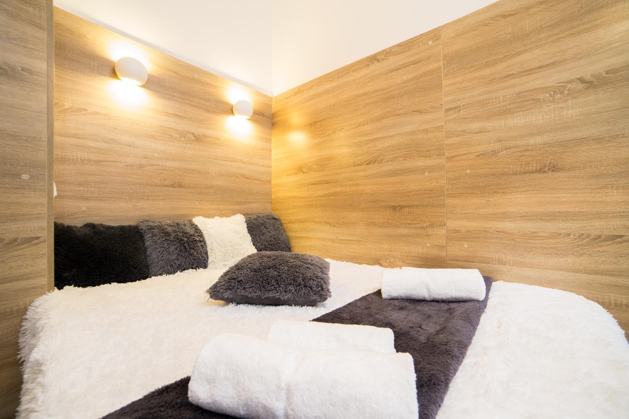 Smart Apartment On Filatova Лвив Екстериор снимка
